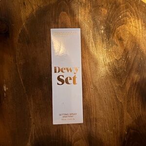 Anastasia Beverly Hills Glow Finish Makeup Setting Spray